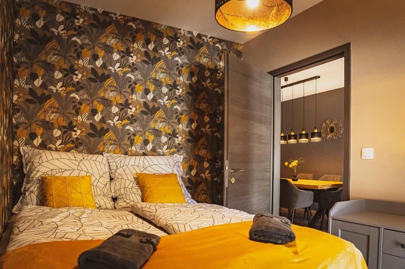 AH-SUPREME Apartment - image 18