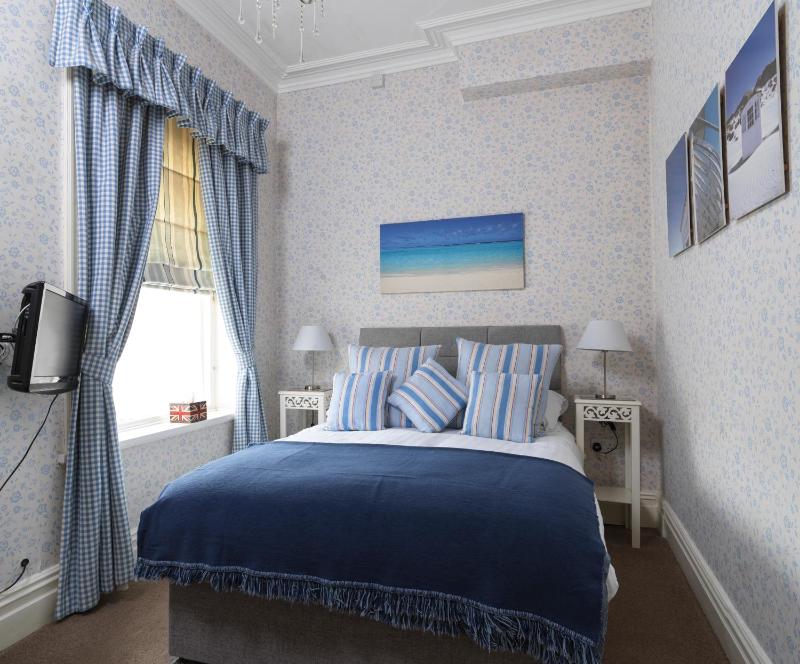 Luxury Family Room image 4