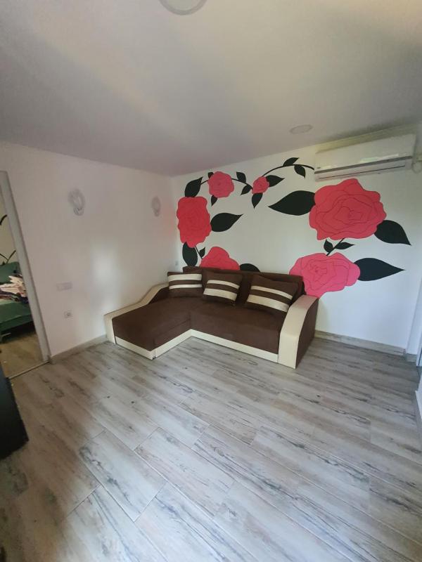 One-Bedroom Apartment image 1