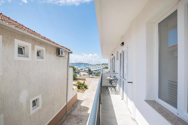 One-Bedroom Apartment with Sea View image 2