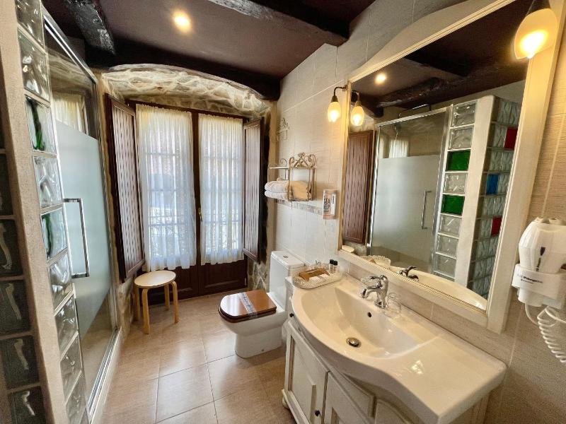 Family Two-Bedroom Suite with Jacuzzi image 2