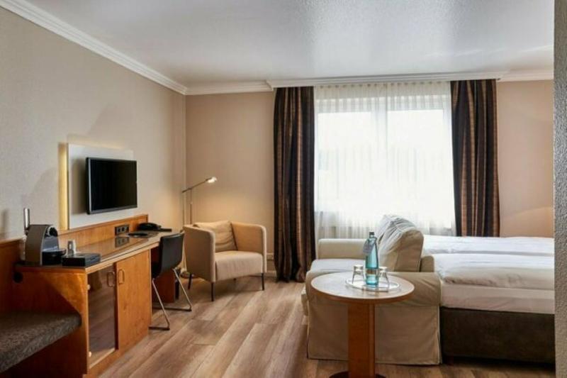Small Double Room Queensize image 2