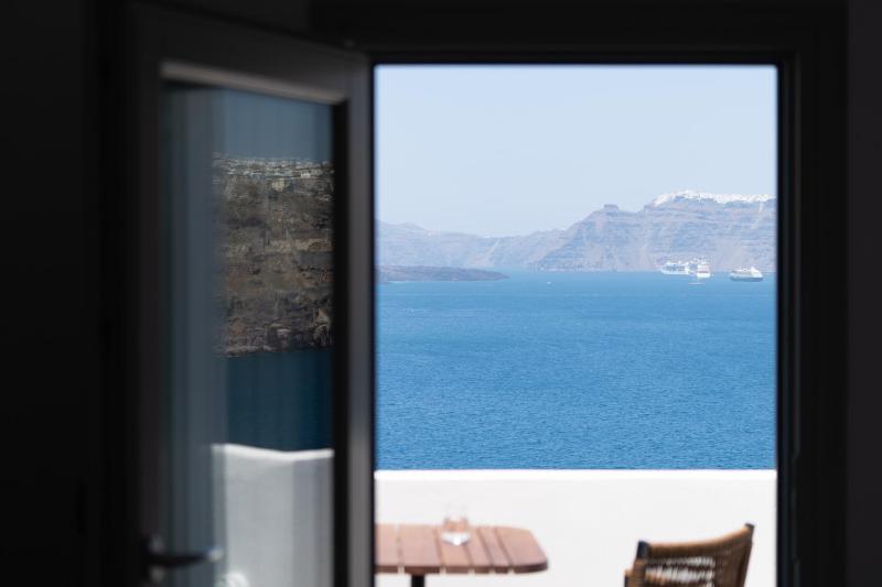 Superior Room with Caldera View image 2