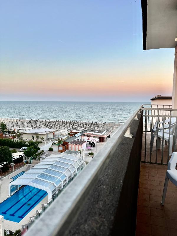 Deluxe Double Room with Sea View image 1