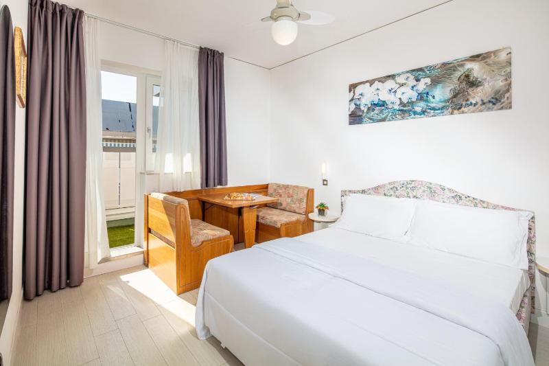 Family Room with Bunk Bed (2 Adults + 2 Children) image 1