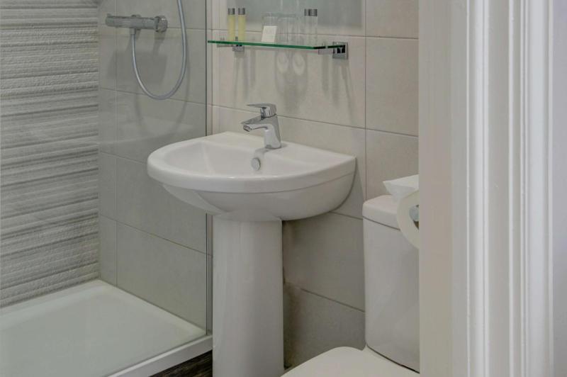 Standard Single Room image 4