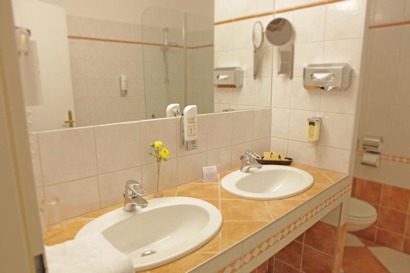 Double Room image 2