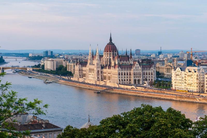 Stunning 2 Double Bedroom Apartment In The Centre Of Budapest - image 14