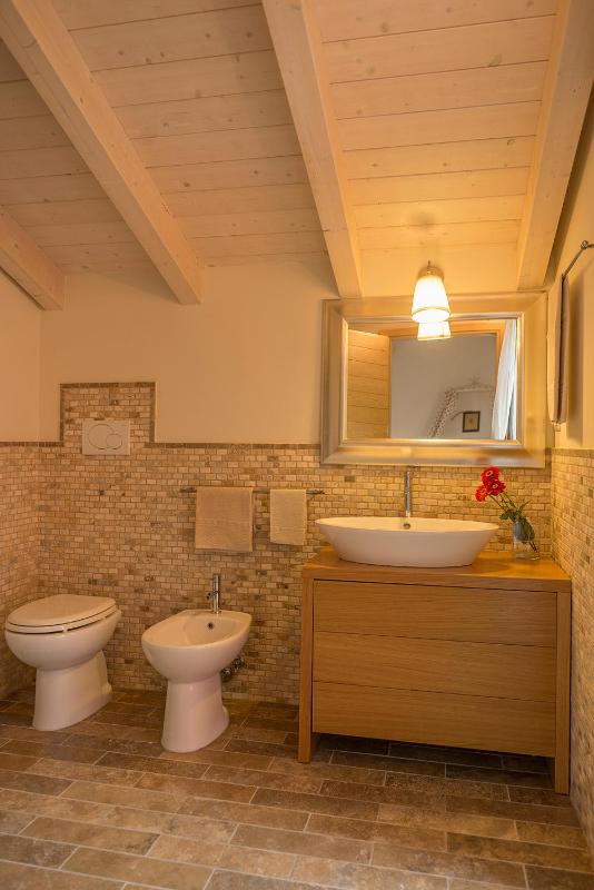 Double Room with Pool View image 3