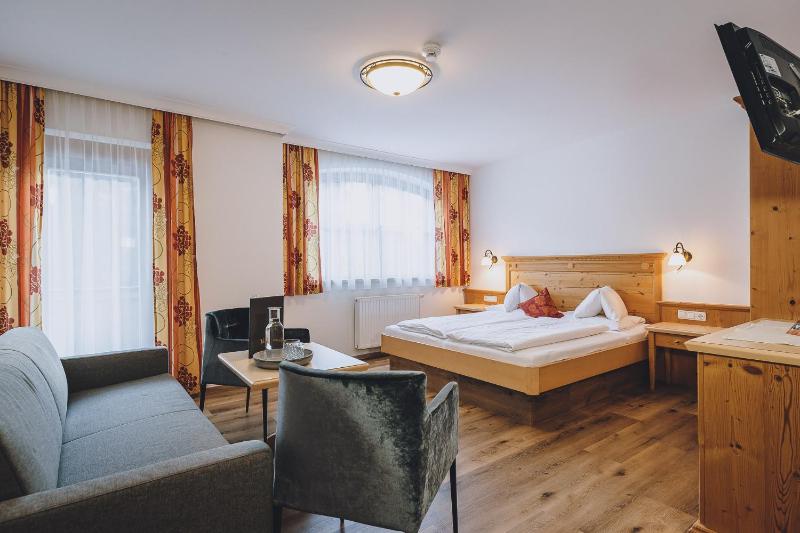 Quadruple Room image 3