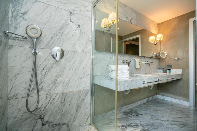 Executive Suite image 4