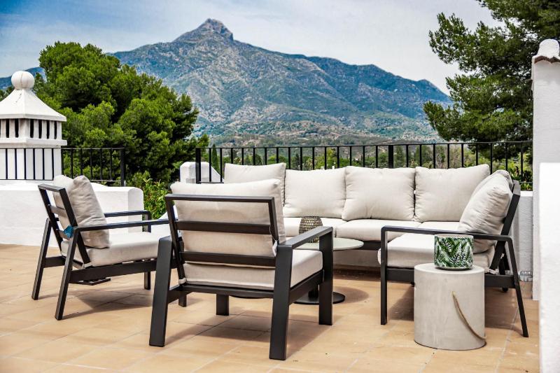 Charming and Modern 3-Bedroom Duplex in Aloha Pueblo with Mountain Views - image 15