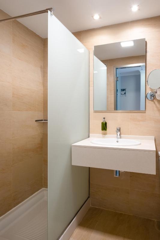 Family Room with Balcony (2 Adults + 2 Children) image 2