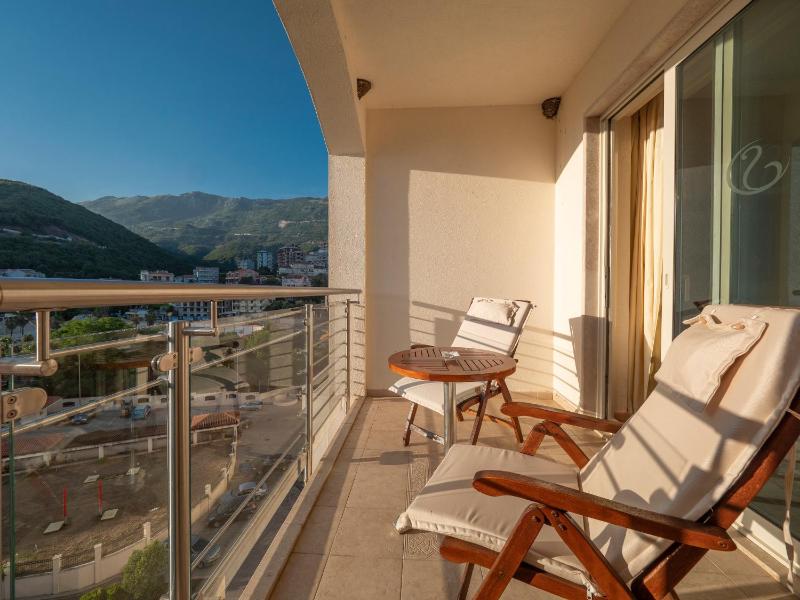 Superior Room with Mountain View image 1