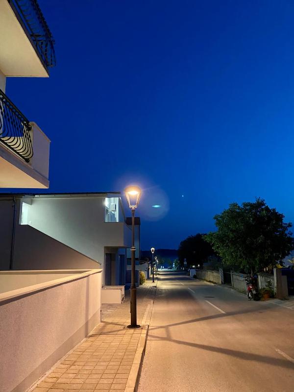 Comfort Three-Bedroom Holiday Home (5 Adults) - Ive Cace 3b Street image 3