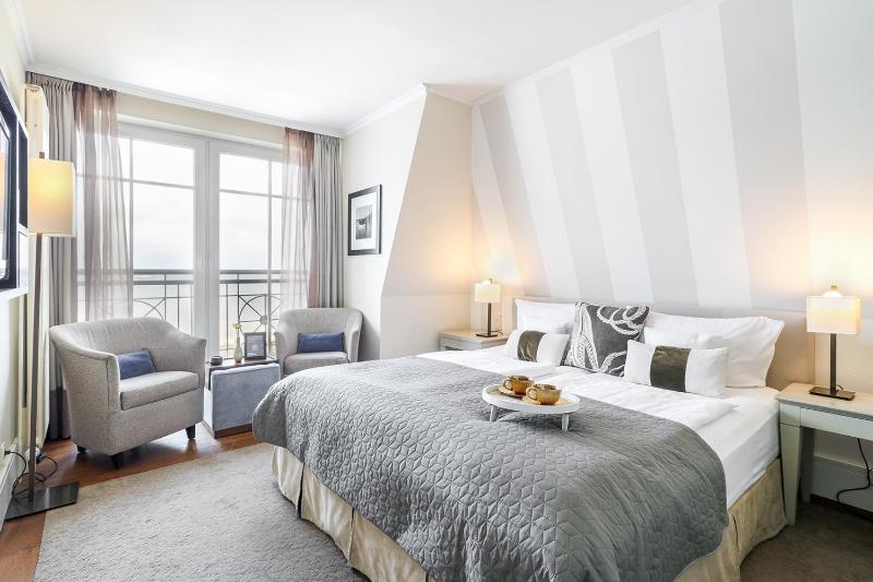 Double Room with Sea View image 4