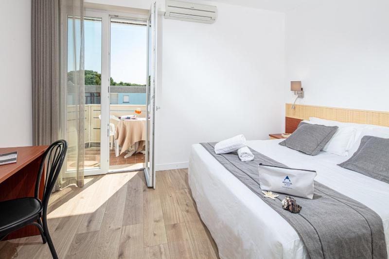 Standard Double or Twin Room image 3