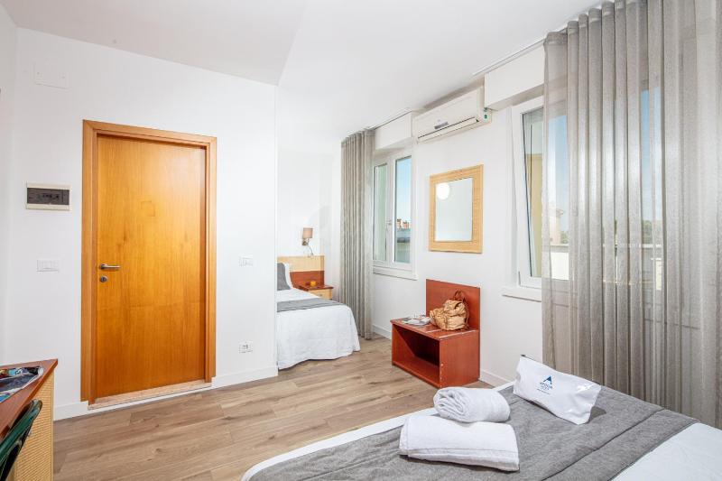 Basic Triple Room image 3