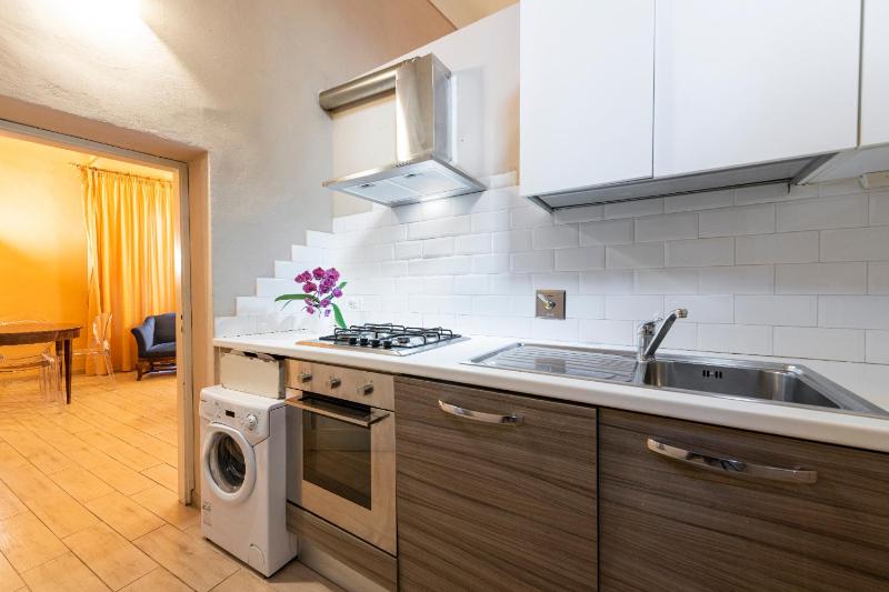 Two-Bedroom Apartment - Via dello Sprone 16 image 4