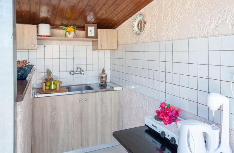 Double Room with Big Terrace and partial Sea View image 4