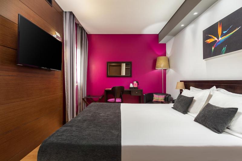 Double Room image 3