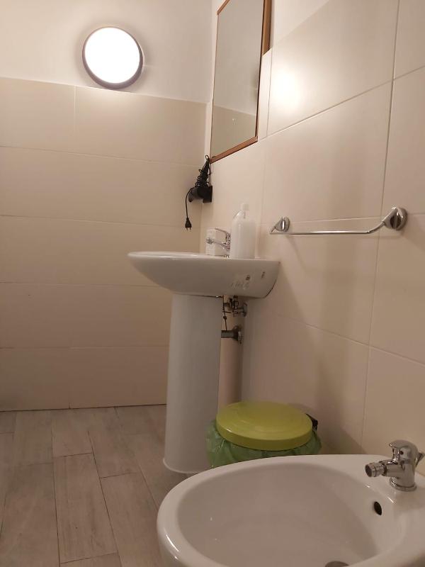 Small Single Room image 4