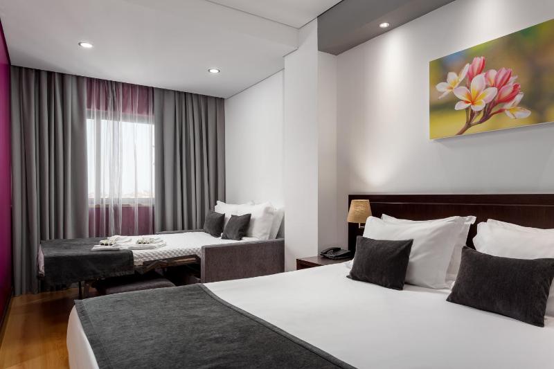Double Room with Spa Bath image 4