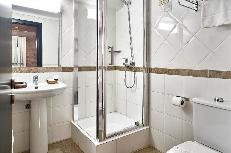 Double Room with Terrace image 2