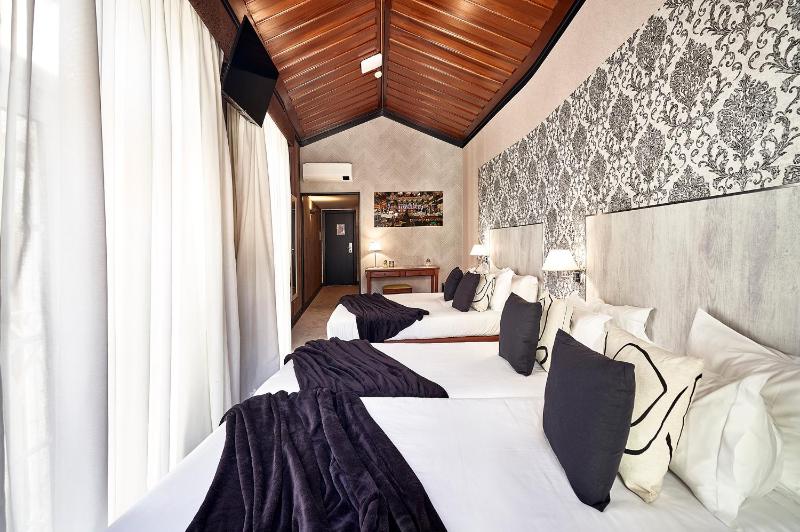 Quadruple Room image 4