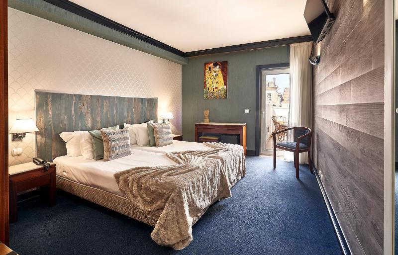 Twin Room image 3