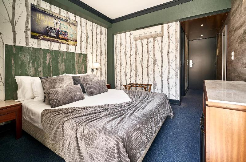 Double Room with Terrace image 3