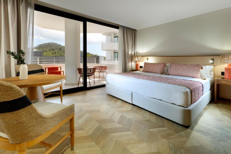 Deluxe Room image 1