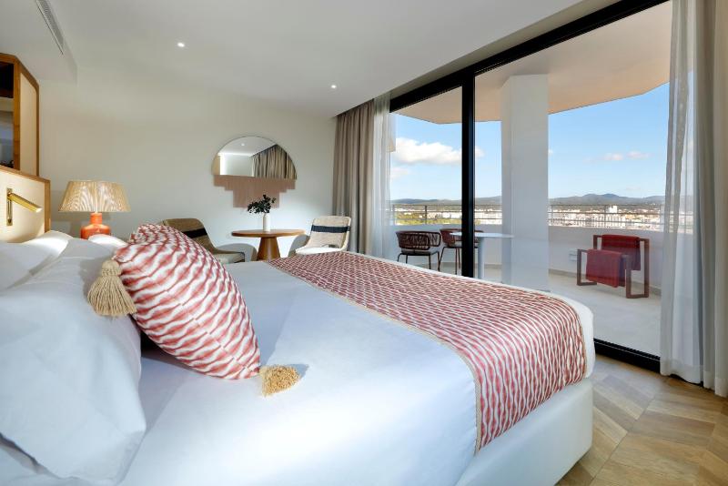 Deluxe Double Room with Sea View image 4