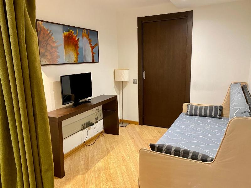 Deluxe Twin Room image 3