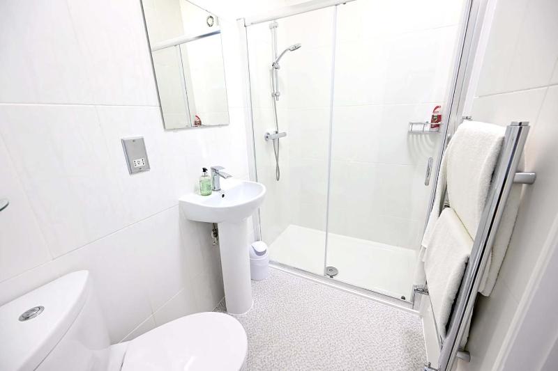 Twin Room image 1