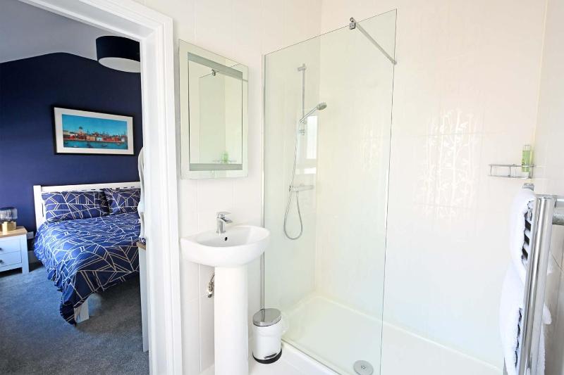 Small Double Room with Private Bathroom image 4