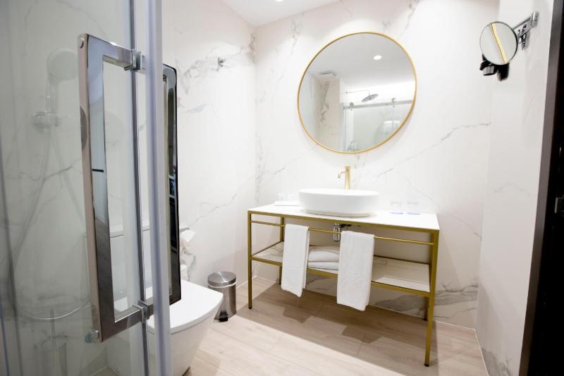 Quadruple Room image 4