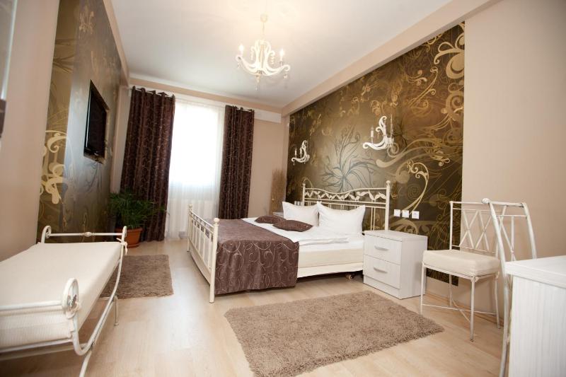 Deluxe Double Room image 3