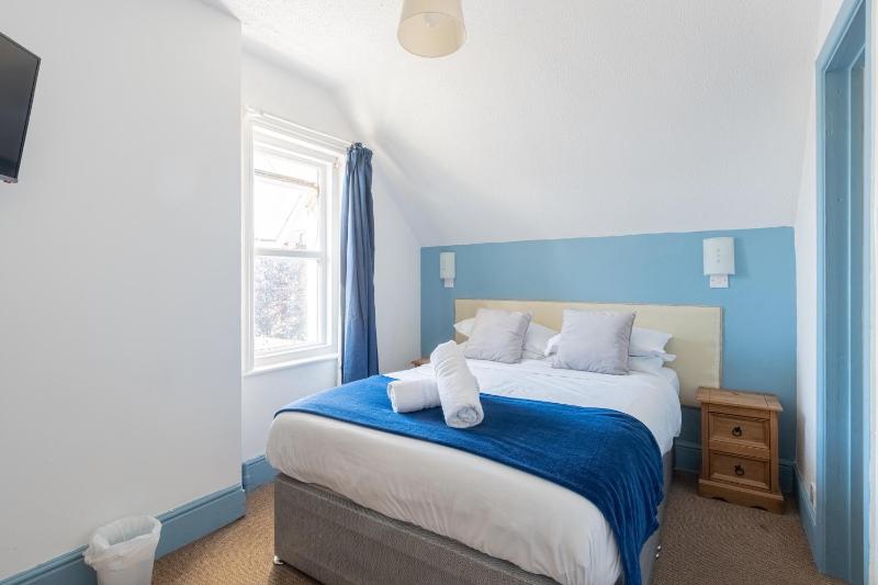 Small Double Room image 1