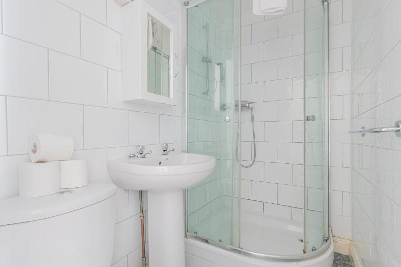 Standard Triple Room image 2
