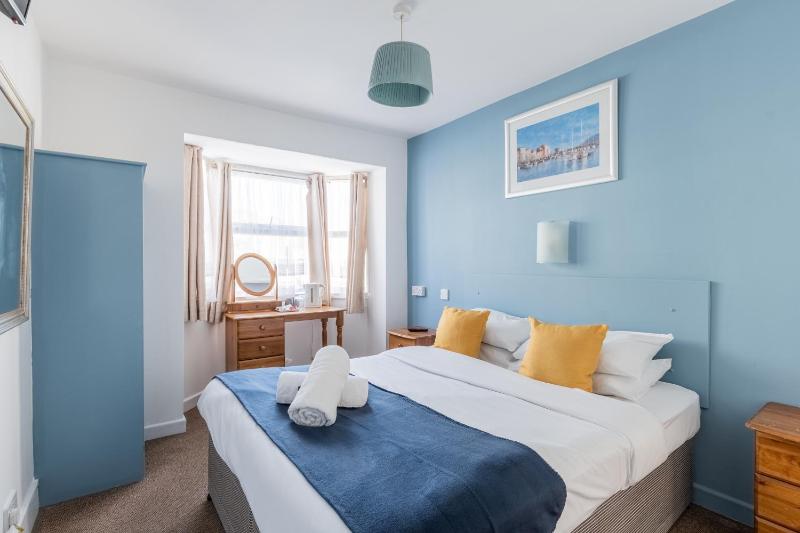Standard Double Room image 3