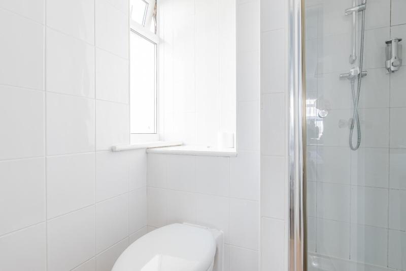 Standard Twin Room image 2