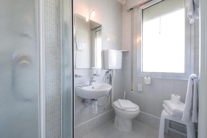 Double Room image 4