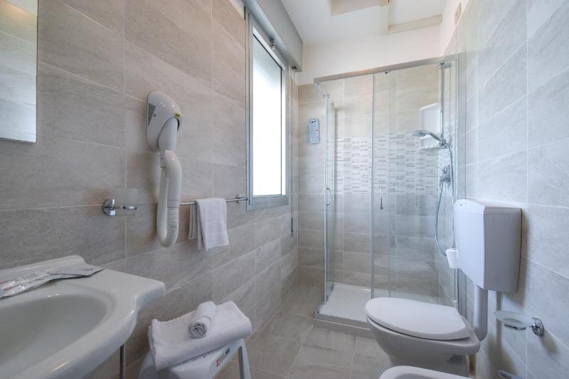 Single Room image 2