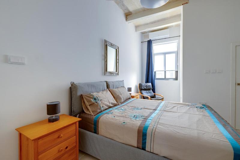 Stylish 2BR Apt in Valletta by Buena Vista - image 2