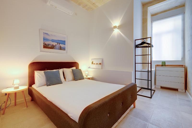 Stylish 2BR Apt in Valletta by Buena Vista - image 16