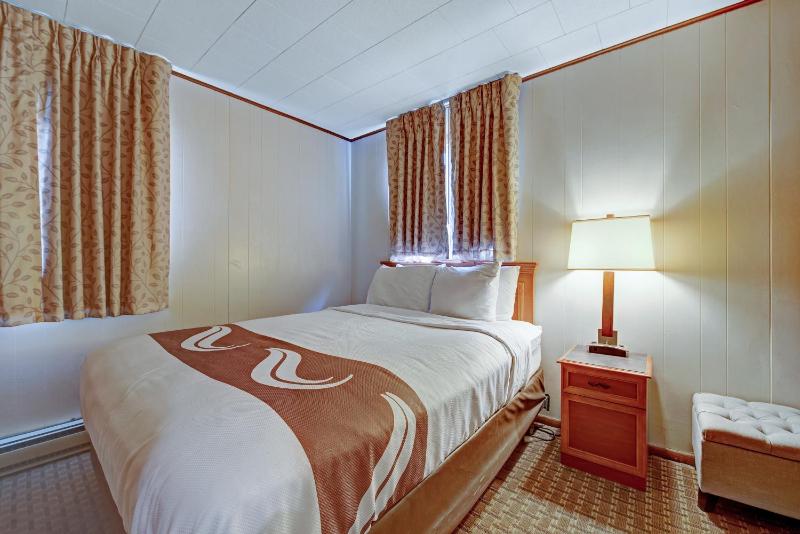 Queen Room image 1