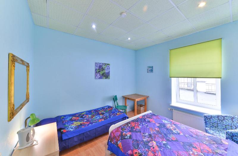 Twin Room with Shared Bathroom image 3