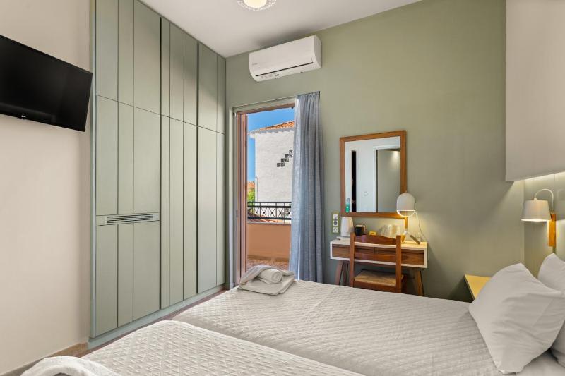 Standard Double or Twin Room image 4
