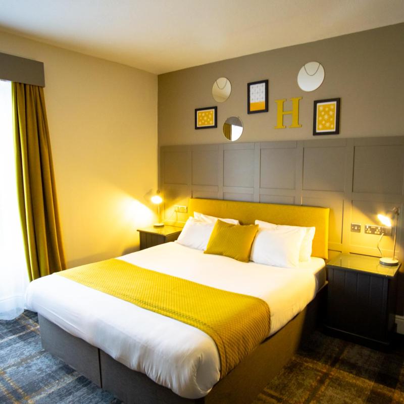 Deluxe King Room image 4